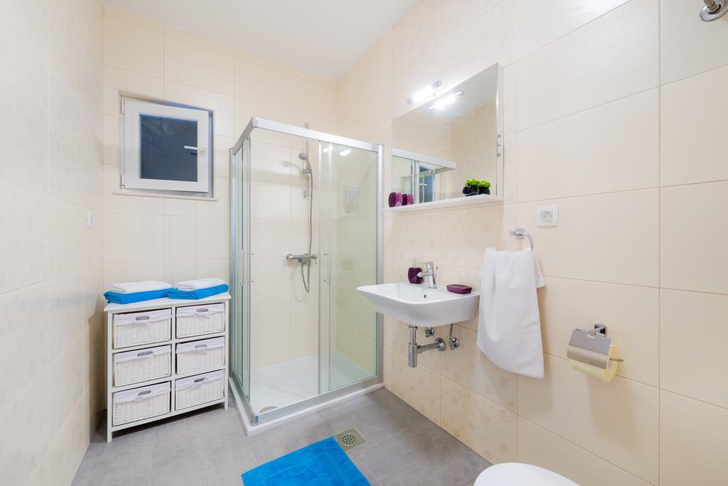 Apartments Lanterna ロゴズニッツァ 部屋 写真