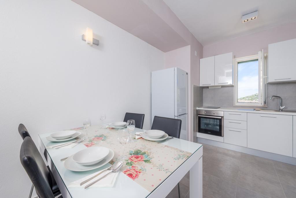 Apartments Lanterna ロゴズニッツァ 部屋 写真
